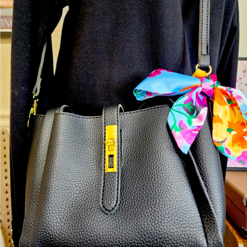 Black Crossbody Vegan Leather Purse - Picture 6 of 6